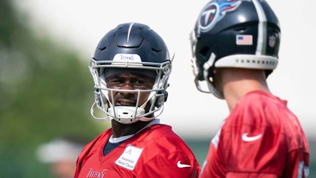 Tennessee Titans quarterback Malik Willis (7) listens to quarterback Ryan Tannehill (17) during practice at Saint Thomas Sports Park Tuesday, June 7, 2022, in Nashville, Tenn.
